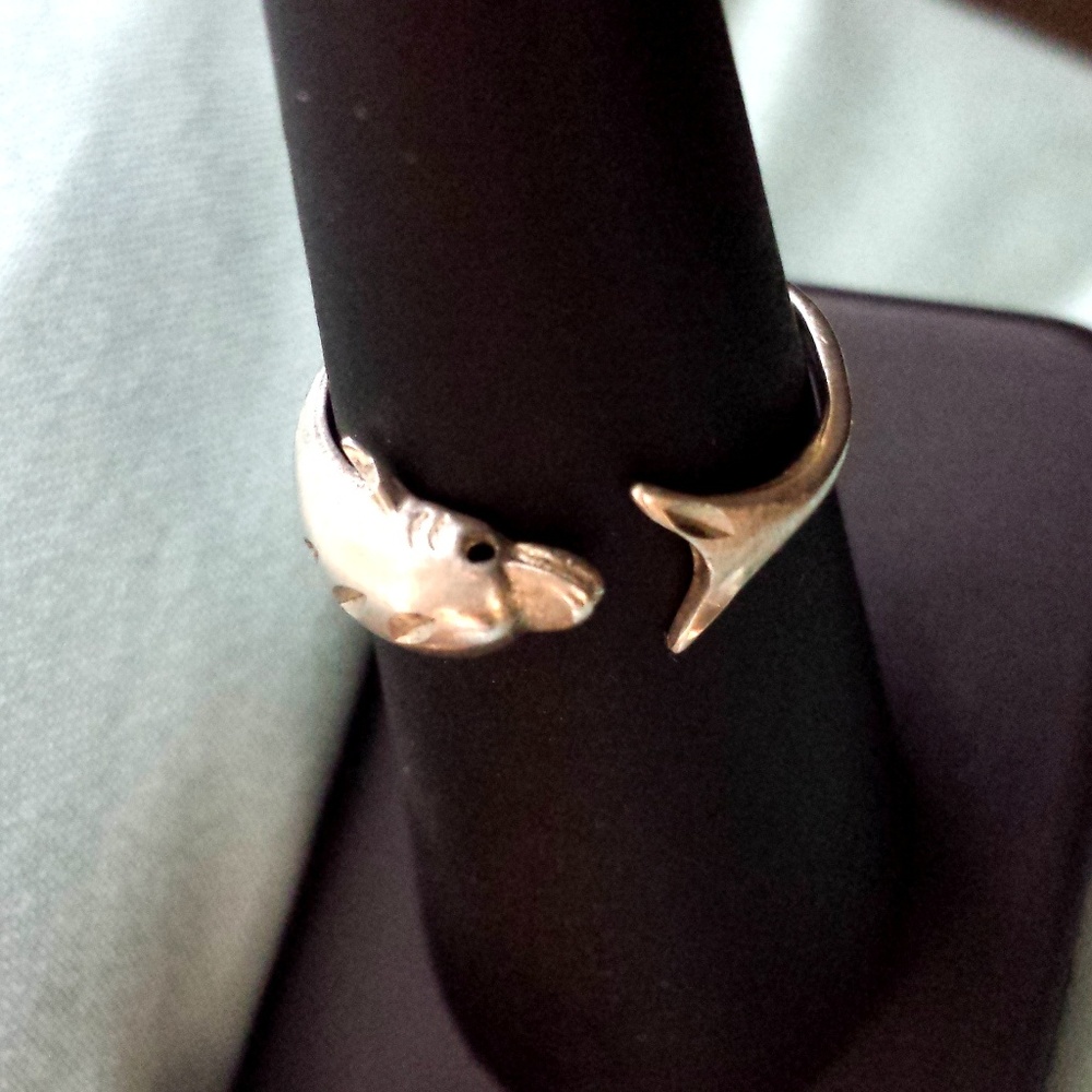 Hugging Sterling silver Dolphin Ring